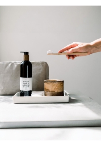 Leeff 18152 Gel doccia Fabulous Fig — Every day is a fresh start (nero)