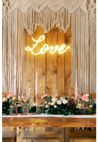 Neon LED Love – Romantic Lighting for Your Wedding