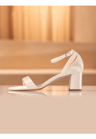 Avalia Tina Scarpe da Sposa ()