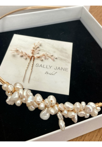 Sally Jane Bridal Sabrina Haarstreng Dorato