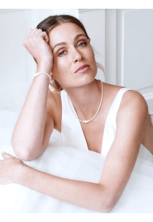 Abrazi Elizabeth Collana